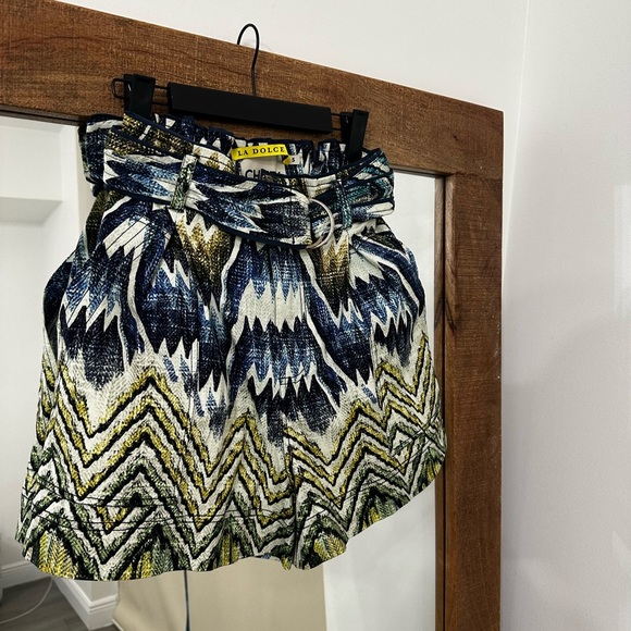 CHUFY Nino Belted Chevron Paperbag Shorts - Picture 8 of 10